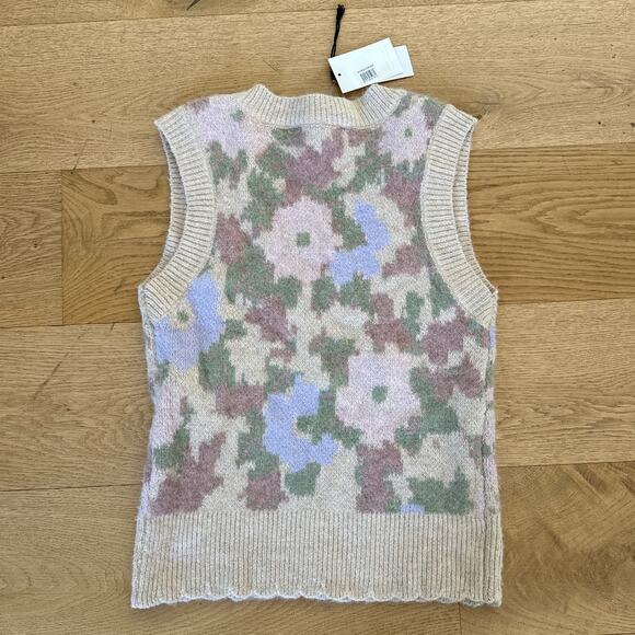 ASTR - Floral Knit Sweater Vest in Beige Purple & Pink - Picture 3 of 3